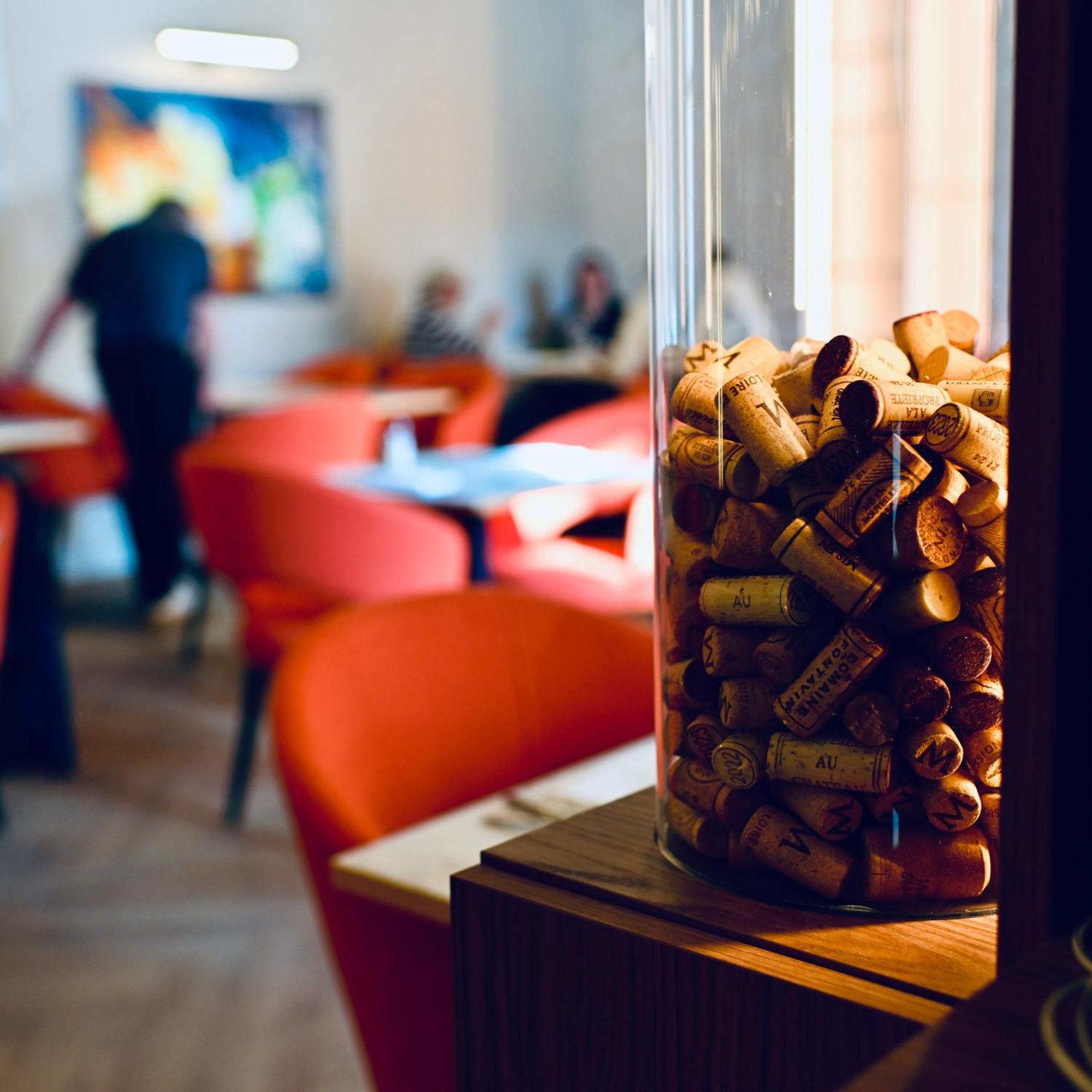 Logis Hotel-Restaurant Le Fontarabie Fontenay-le-Comte Eksteriør bilde