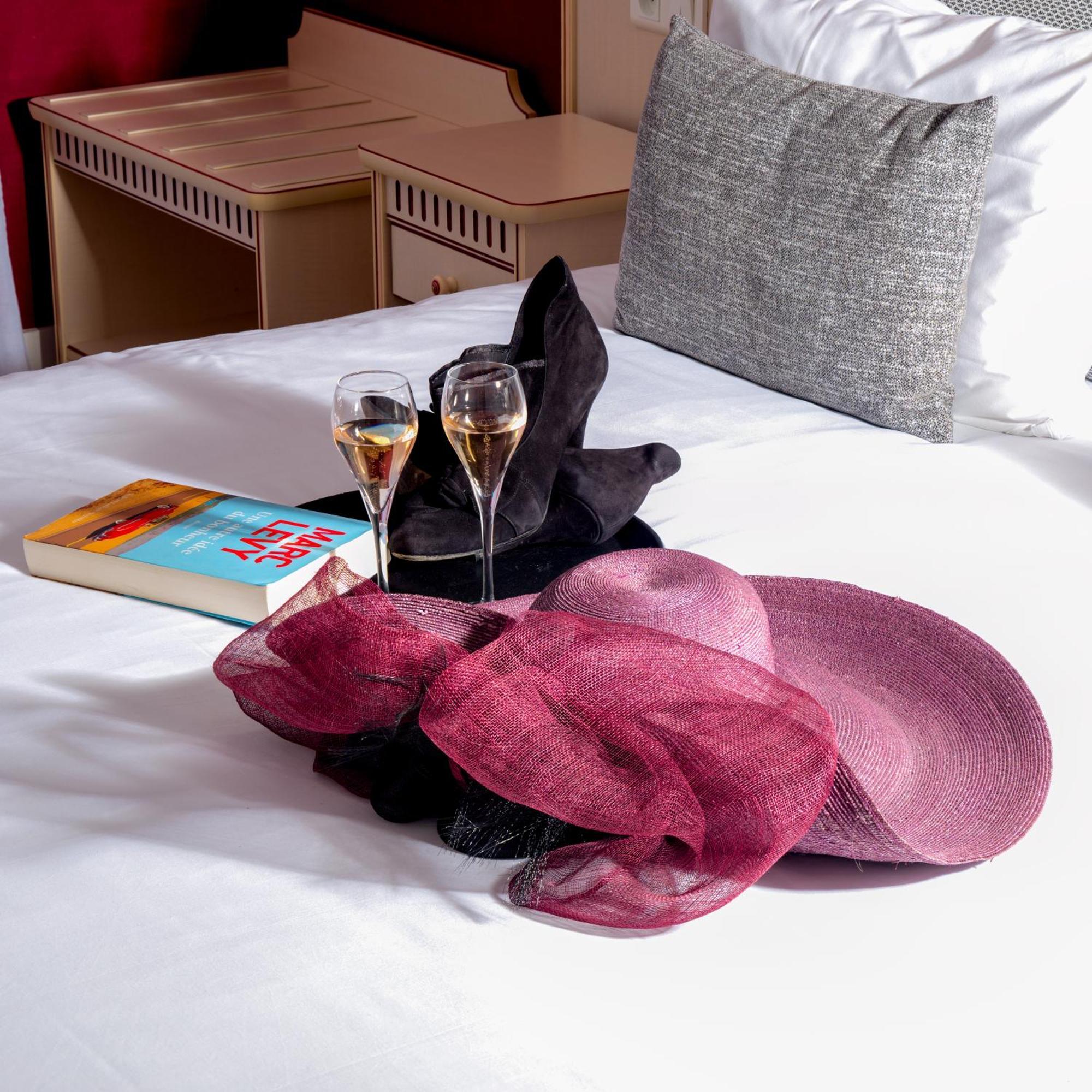 Logis Hotel-Restaurant Le Fontarabie Fontenay-le-Comte Eksteriør bilde